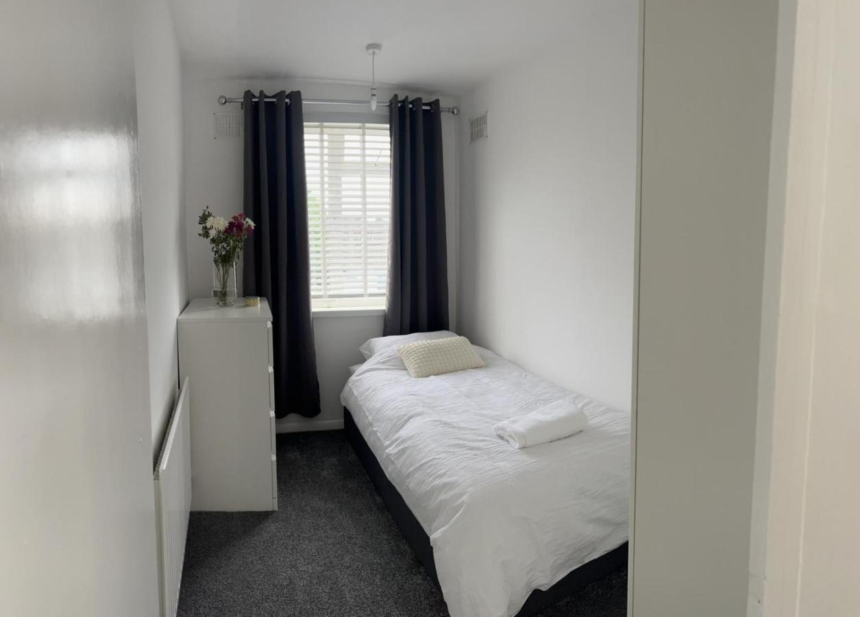 Crown Road Apartment Sittingbourne Bagian luar foto