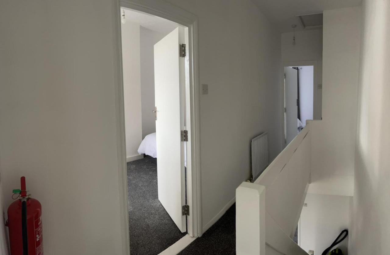 Crown Road Apartment Sittingbourne Bagian luar foto