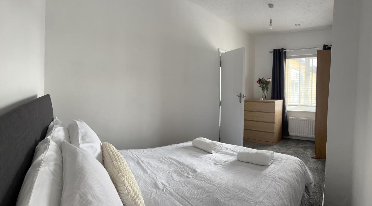 Crown Road Apartment Sittingbourne Bagian luar foto