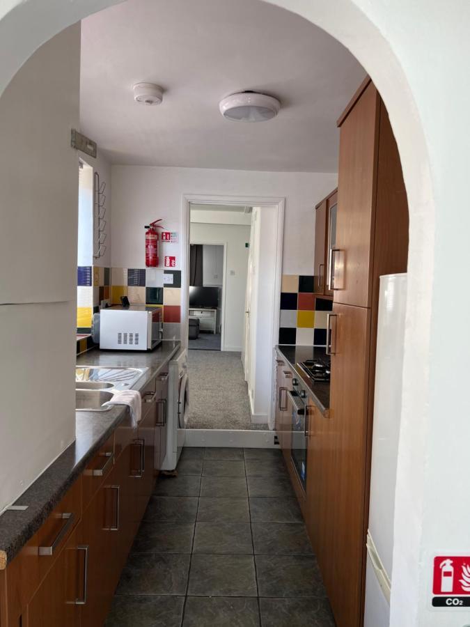 Crown Road Apartment Sittingbourne Bagian luar foto