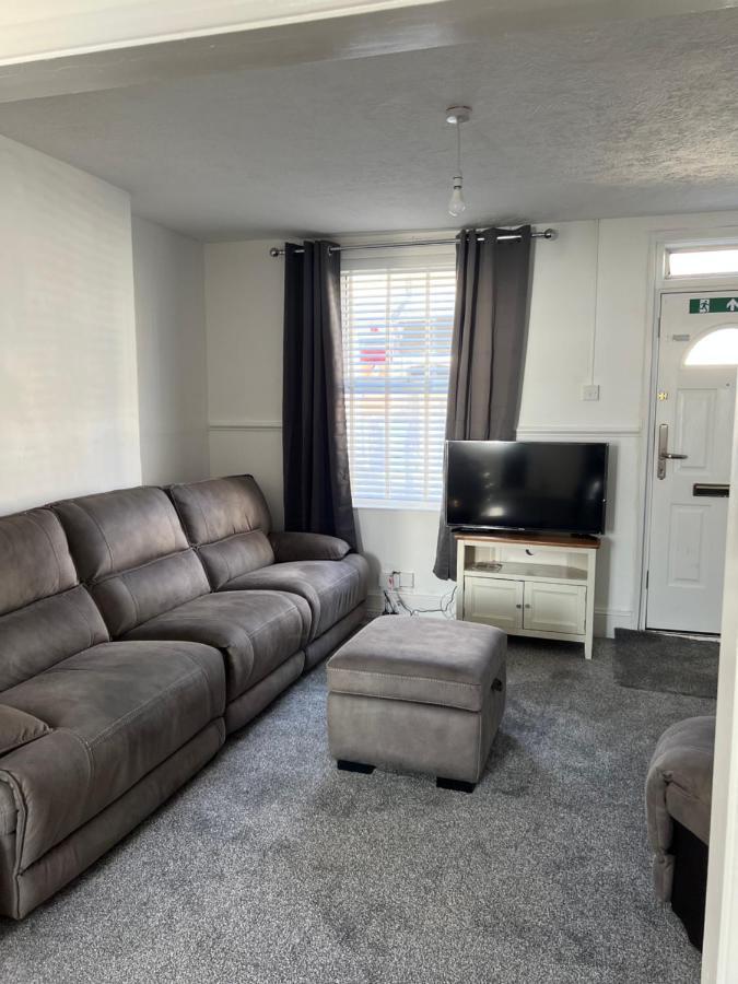 Crown Road Apartment Sittingbourne Bagian luar foto
