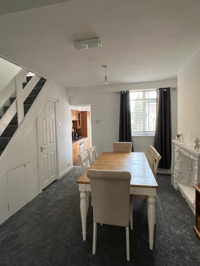 Crown Road Apartment Sittingbourne Bagian luar foto